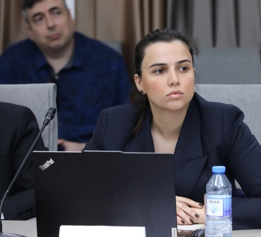 Sosial şəbəkələrdə yaş yoxlanışı bank kartı və elektron poçt vasitəsilə həyata keçiriləcək